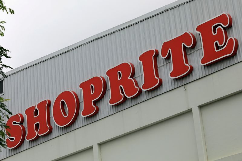 © Reuters. FILE PHOTO: A Shoprite store sign is pictured in Abuja, Nigeria August 3, 2020. REUTERS/Afolabi Sotunde