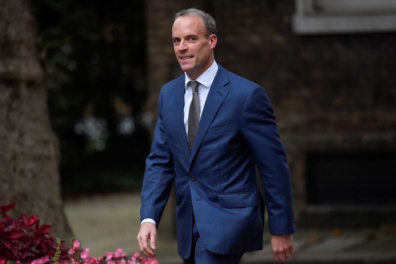 © Reuters. Dominic Raab, recientemente nombrado Secretario de Justicia, camina fuera de Downing Street en Londres, Reino Unido, 15 de septiembre de 2021. REUTERS/Toby Melville