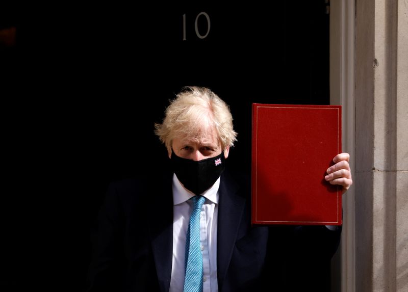&copy; Reuters. 英国のジョンソン首相は１５日、閣僚の入れ替えを始めた。５月撮影（２０２１年　ロイター/John Sibley）