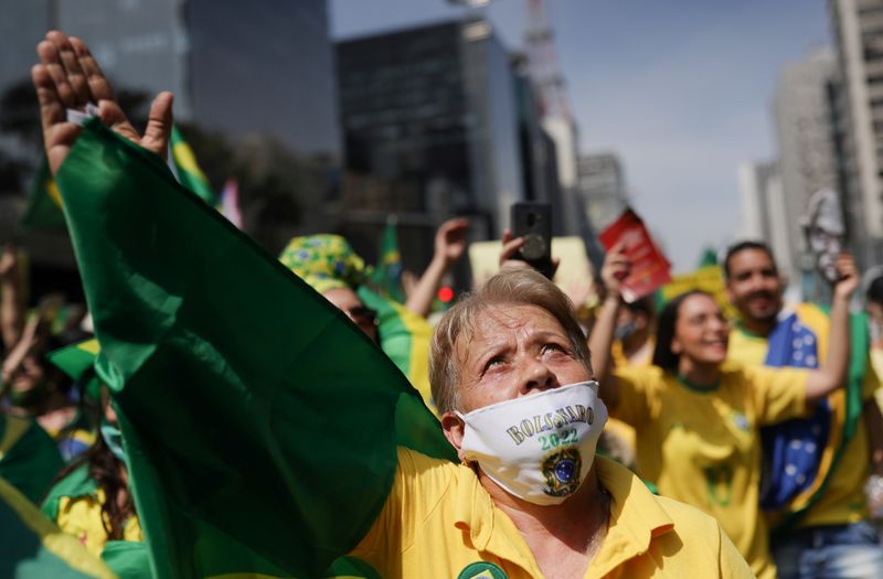 &copy; Reuters. Apoiadores do presidente Jair Bolsonaro durante ato do 7 de Setembro na Avenida Paulista
07/09/2021
REUTERS/Amanda Perobelli