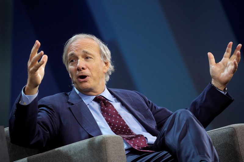 © Reuters. Ray Dalio, Bridgewater's Co-Chairman and Co-Chief Investment Officer speaks during the Skybridge Capital SALT New York 2021 conference in New York City, U.S., September 15, 2021.  REUTERS/Brendan McDermid