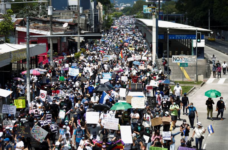 &copy; Reuters. People take part in a protest against the use of Bitcoin as legal tender and legal reforms to extend president Nayib Bukele's term in San Salvador, El Salvador, September 15, 2021. REUTERS/Jose Cabezas