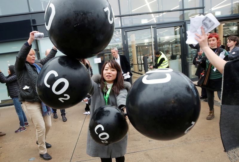 &copy; Reuters. FILE PHOTO: Activists protest against the carbon dioxide emissions trading in front of the World Congress Centre Bonn, the site of the COP23 U.N. Climate Change Conference, in Bonn, Germany, November 17, 2017.  REUTERS/Wolfgang Rattay/File Photo
