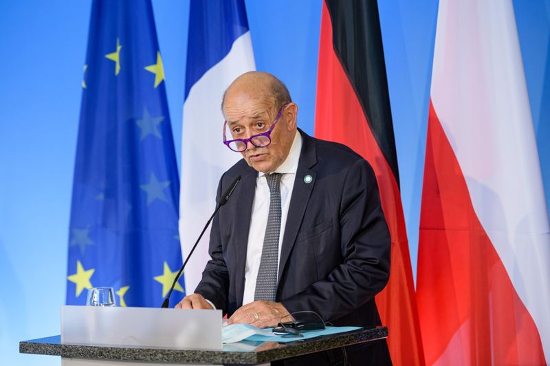 &copy; Reuters. FILE PHOTO: French Foreign Minister Jean-Yves Le Drian attends a joint news conference at the Bauhaus University in Weimar, Germany September 10, 2021.  Jens Schlueter/Pool via REUTERS