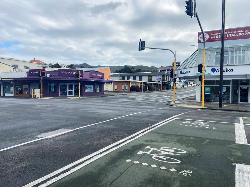 &copy; Reuters. FILE PHOTO: An empty street is seen as a lockdown to curb the spread of cases of the coronavirus disease (COVID-19) remains in place in Wellington, New Zealand, August 20, 2021.  REUTERS/Praveen Menon