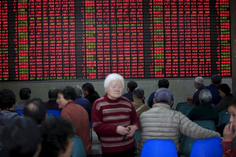 &copy; Reuters. Investors look at an electronic board showing stock information at a brokerage house in Shanghai, China, March 7, 2016. REUTERS/Aly Song