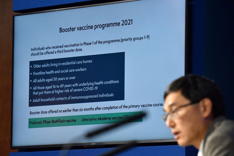 &copy; Reuters. Chair of the Joint Committee on Vaccination and Immunisation (JCVI) Professor Wei Shen Lim attends a media briefing on COVID-19 at Downing Street in London, Britain September 14, 2021.  Justin Tallis/Pool via REUTERS