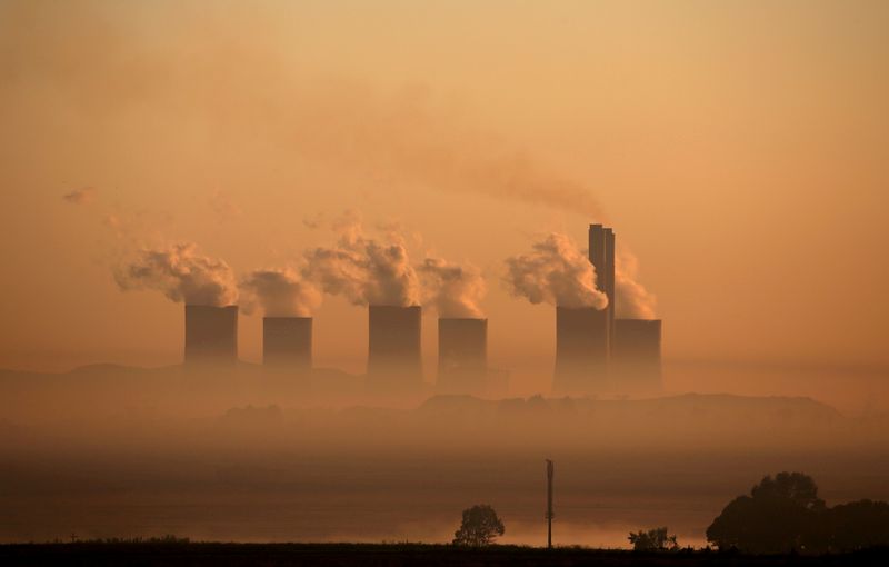 &copy; Reuters. Le rythme du changement climatique n'a pas été ralenti par la pandémie de COVID-19 et le monde reste à la traîne dans sa lutte pour réduire les émissions de carbone, ont annoncé jeudi les Nations Unies. /Photo d'archives/REUTERS/Siphiwe Sibeko