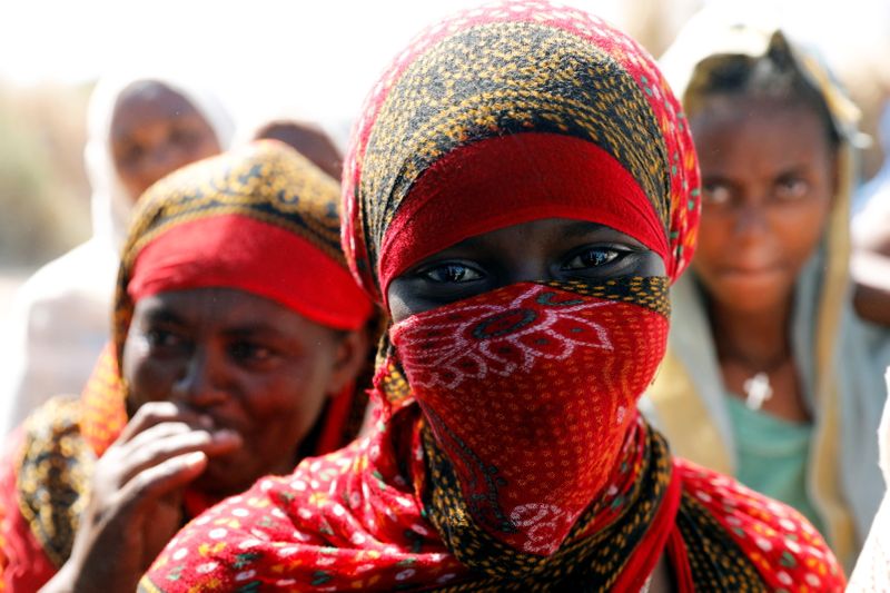 &copy; Reuters. Mulher em campo de refugiados que abrigam etíopes que fugiram de combates na região de Tigré
03/12/2020 REUTERS/Baz Ratner