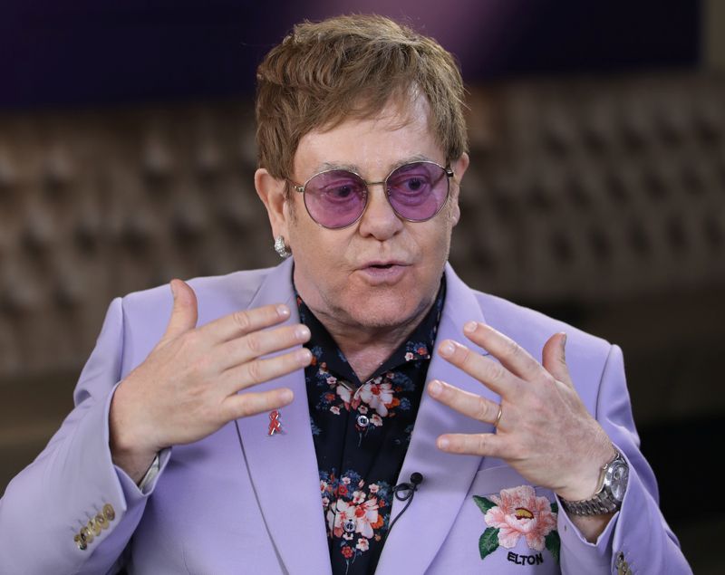 &copy; Reuters. El músico británico Elton John habla durante una entrevista con Reuters durante una Conferencia Internacional del SIDA en Amsterdam, Países Bajos, 24 de julio de 2018.   REUTERS/Eva Plevier -