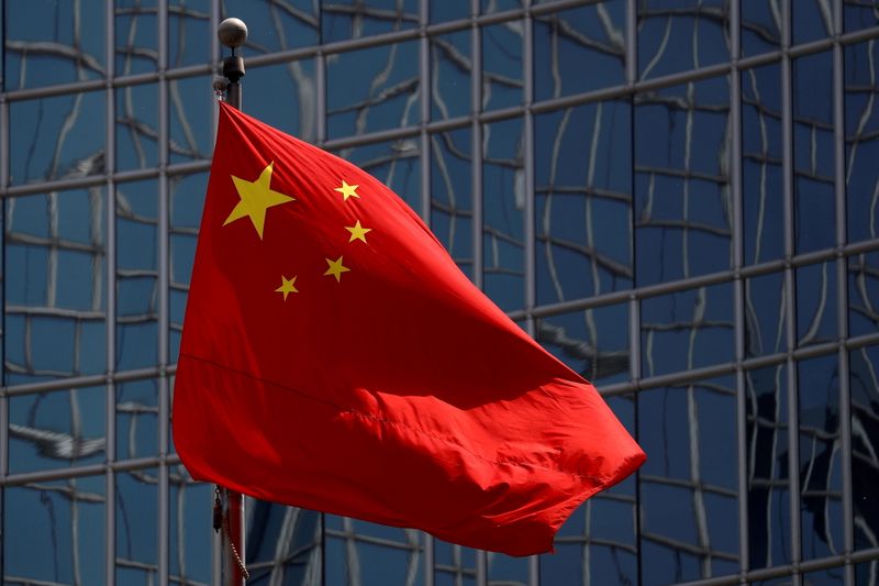 &copy; Reuters. FILE PHOTO: The Chinese national flag is seen in Beijing, China April 29, 2020. REUTERS/Thomas Peter/File Photo