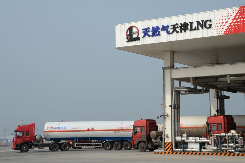 &copy; Reuters. Trucks carrying liquefied natural gas (LNG) are seen at Sinopec's LNG terminal in Tianjin, China October 22, 2018. Picture taken October 22, 2018.REUTERS/Stringer  