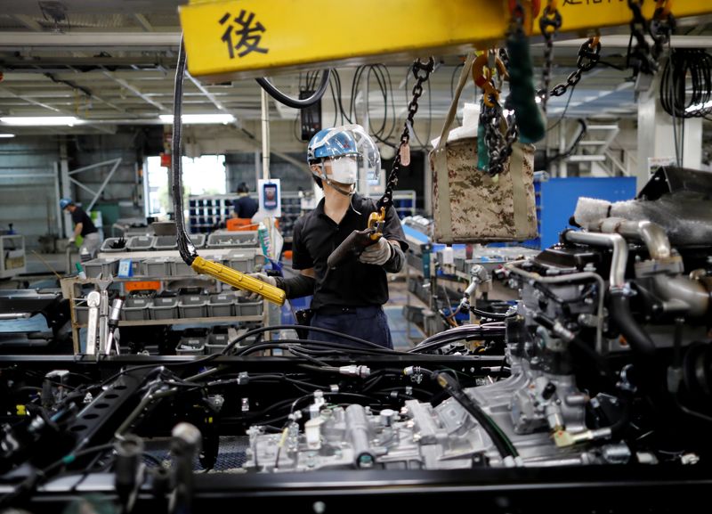 &copy; Reuters. FILE PHOTO: An employee wearing a protective face mask and face guard works on the automobile assembly line at Kawasaki factory of Mitsubishi Fuso Truck and Bus Corp, owned by Germany-based Daimler AG, in Kawasaki, south of Tokyo, Japan May 18, 2020.  REU