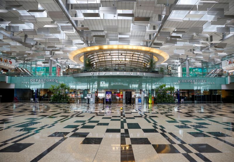 &copy; Reuters. FILE PHOTO: A view of an empty departure hall at Singapore's Changi Airport, Singapore January 18, 2021. REUTERS/Edgar Su/File Photo