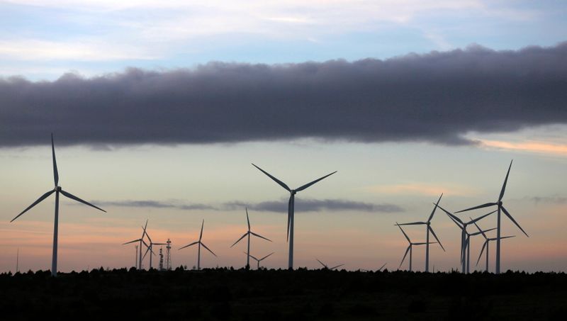 &copy; Reuters. FILE PHOTO: Iberdrola's power generating wind turbines are seen at dusk at the Moranchon wind farm in central Spain, December 17, 2012. REUTERS/Sergio Perez/File Photo