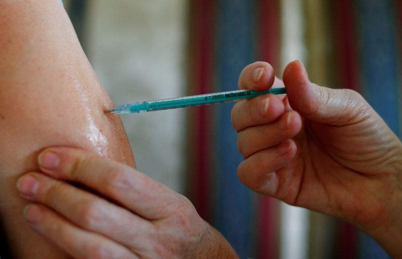 &copy; Reuters. FILE PHOTO: Family doctor Vera Maria Soditt vaccinates a patient at her home with a dose of the Pfizer-BioNTech coronavirus disease (COVID-19) vaccine in Cologne, Germany, March 28, 2021. REUTERS/Thilo Schmuelgen