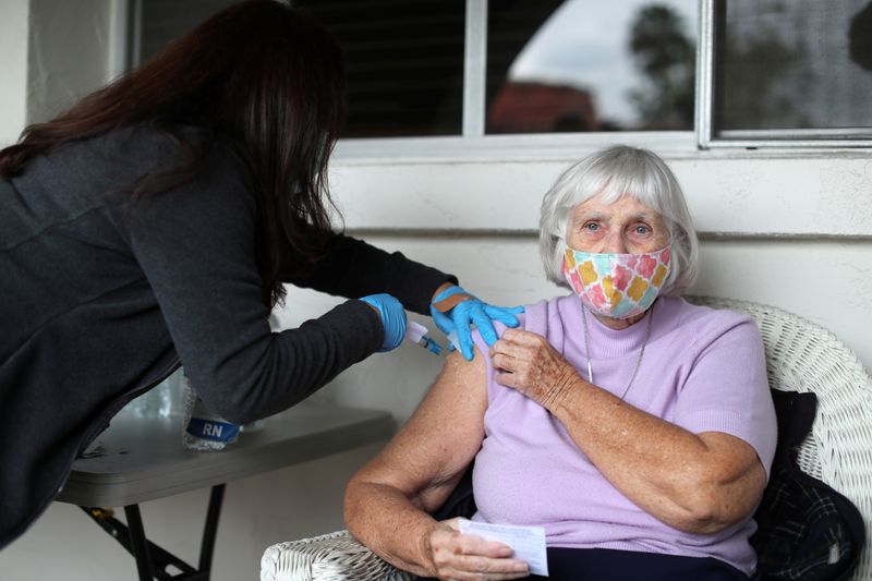© Reuters. FILE PHOTO: Sister Barbara Sullivan, 84, receives a coronavirus disease (COVID-19) vaccine at a vaccination drive for retired nuns at the Sisters of St. Joseph of Carondelet independent living center in Los Angeles, California, U.S., March 3, 2021. REUTERS/Lucy Nicholson