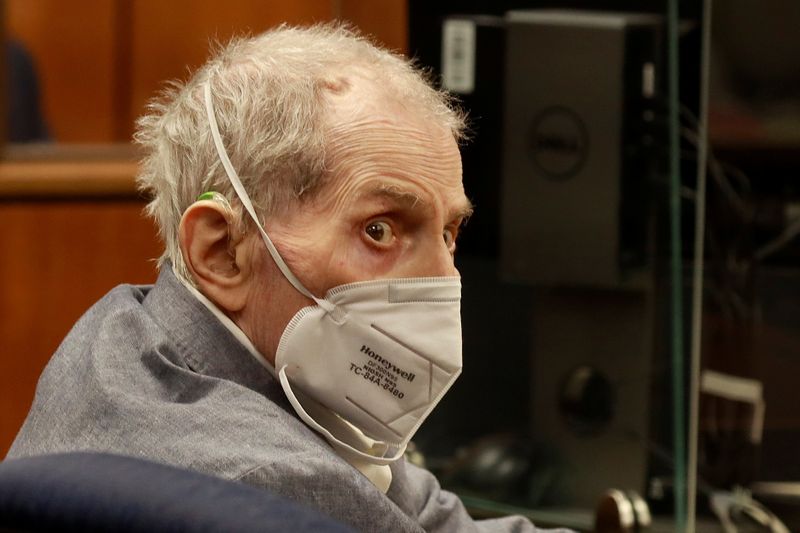 &copy; Reuters. FILE PHOTO: Robert Durst looks at jurors as he appears in an Inglewood courtroom with his attorneys for closing arguments in the his murder trial at the Inglewood Courthouse in California, U.S., September 8, 2021. Al Sieb/Pool via REUTERS