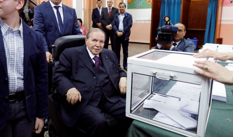 &copy; Reuters. الرئيس الجزائري السابق عبد العزيز بوتفليقة في صورة من أرشيف رويترز.