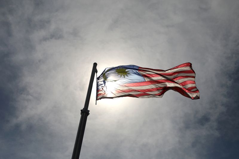 &copy; Reuters. FILE PHOTO: A Malaysian flag flies outside Prime Minister's office, in Putrajaya, Malaysia September 24, 2020. REUTERS/Lim Huey Teng
