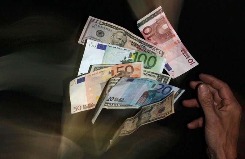 &copy; Reuters. FILE PHOTO: Euro and U.S. dollar banknotes are seen in this picture illustration taken in Prague January 23, 2013. REUTERS/David W Cerny 