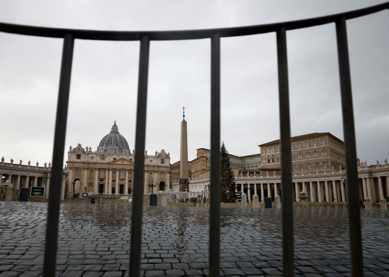&copy; Reuters. Vista generale di piazza San Pietro in Vaticano, 1 gennaio 2021. REUTERS/Guglielmo Mangiapane 
