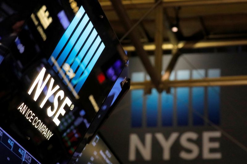 © Reuters. Signage is seen on the trading floor at the New York Stock Exchange (NYSE) in Manhattan, New York City, U.S., August 4, 2021. REUTERS/Andrew Kelly