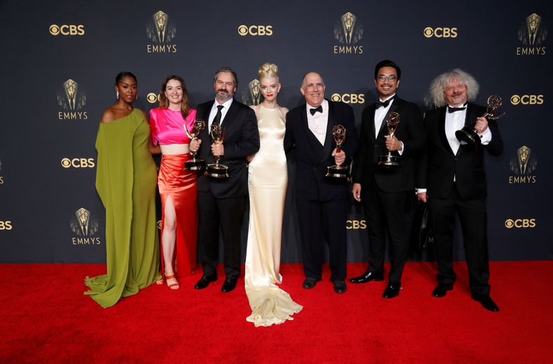 &copy; Reuters. Elenco e produtores de "Gambito da Rainha" no Emmy Awards
19/09/2021
REUTERS/Mario Anzuoni