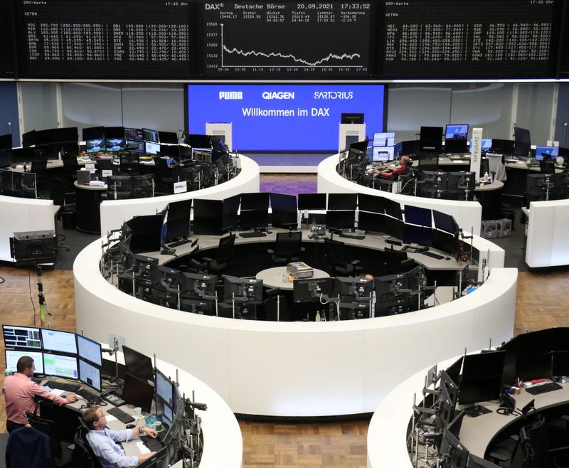 &copy; Reuters. Les Bourses européennes progressent de plus de 1% à mi-séance mardi. À Paris, le CAC 40 gagne 1,43% à 6547,87 points à 10h55 GMT. A Londres, le FTSE 100 prend 1,19% et à Francfort, le Dax avance de 1,46%. /Photo prise le 20 septembre 2021/REUTERS