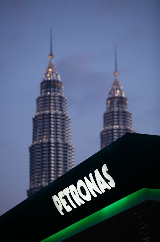&copy; Reuters. شعار شركة بتروناس الماليزية - صورة من أرشيف رويترز.