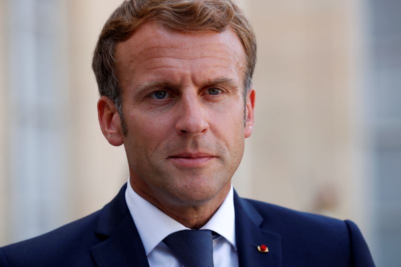 &copy; Reuters. الرئيس الفرنسي إيمانويل ماكرون في اجتماع في قصر الإليزيه في باريس يوم 6 سبتمبر أيلول 2021. تصوير: جونسالو فوينتس - رويترز. 