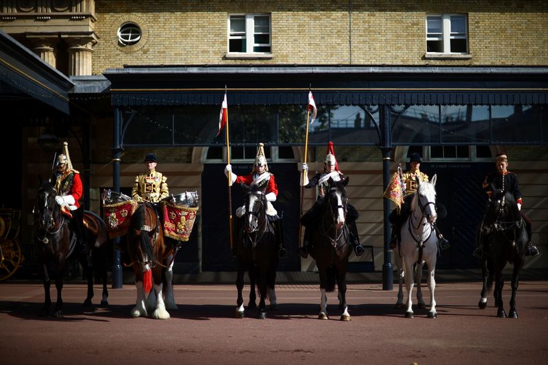 &copy; Reuters. Members of the Household Cavalry ride on horses in the courtyard of the Royal Mews during the media launch of the 'Platinum Jubilee Celebration: A Gallop Through History' at Buckingham Palace in London, Britain, September 21, 2021. REUTERS/Hannah McKay