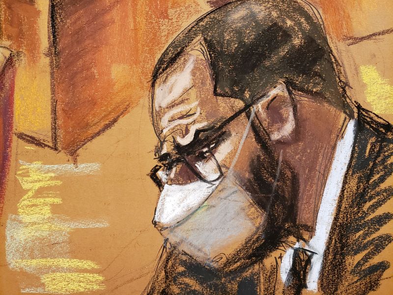 &copy; Reuters. R. Kelly listens as Jeffrey Meeks testifies for the defense during Kelly's sex abuse trial at Brooklyn's Federal District Court in a courtroom sketch in New York, U.S., September 21, 2021. REUTERS/Jane Rosenberg