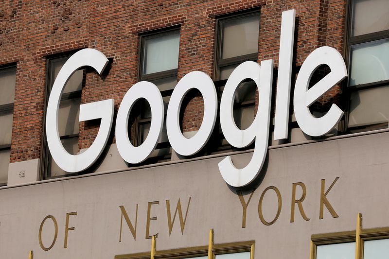 &copy; Reuters. 米アルファベット傘下のグーグルは米ニューヨーク中心部のマンハッタンのオフィスビルを２１億ドルで購入する。７月撮影（２０２１年　ロイター/Andrew Kell）