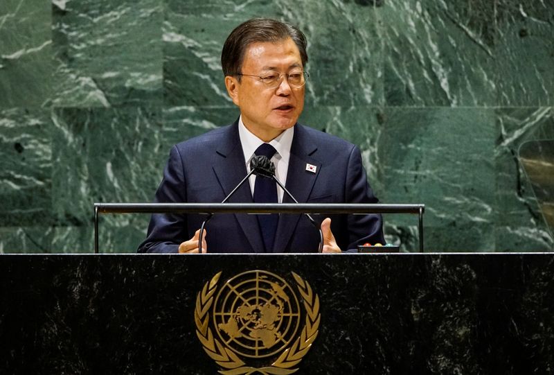 &copy; Reuters. 韓国の文在寅（ムン・ジェイン）大統領は２１日、国連総会で演説し、朝鮮戦争の終結に向けた決意を改めて表明した。（２０２１年　ロイター/Eduardo Munoz）
