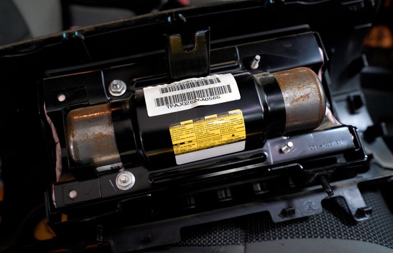 &copy; Reuters. FILE PHOTO: A recalled Takata air bag inflator is seen just before being removed from a Jeep in Boulder, Colorado United States July 20, 2017.  REUTERS/Rick Wilking