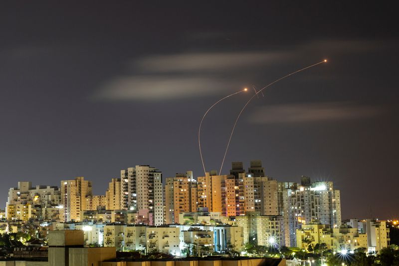 © Reuters. FILE PHOTO: Streaks of light are seen as Israel's Iron Dome anti-missile system intercepts rockets launched from the Gaza Strip towards Israel, as seen from Ashkelon May 20, 2021 REUTERS/ Amir Cohen/File Photo