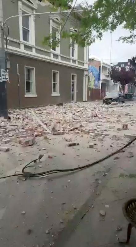 © Reuters. Debris are seen on a road in Prahran, after a magnitude 6.0 earthquake struck near Melbourne, Victoria, Australia, September 22, 2021, in this still image from video obtained via social media. Tom Robertson via REUTERS