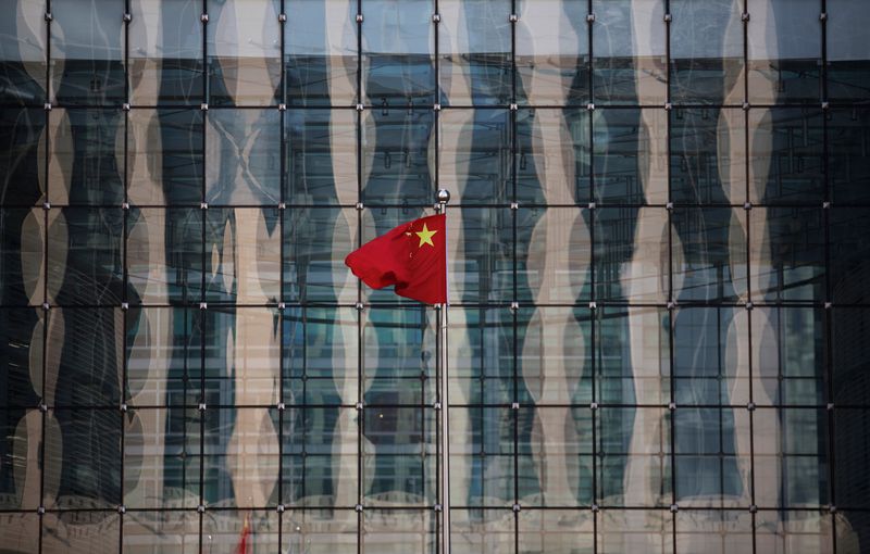 &copy; Reuters. 中国人民銀行（中央銀行）は２２日、銀行の貸出金利の指標となる最優遇貸出金利（ローンプライムレート、ＬＰＲ）を１７カ月連続で据え置いた。写真は２０１４年１１月、F北京で撮影
