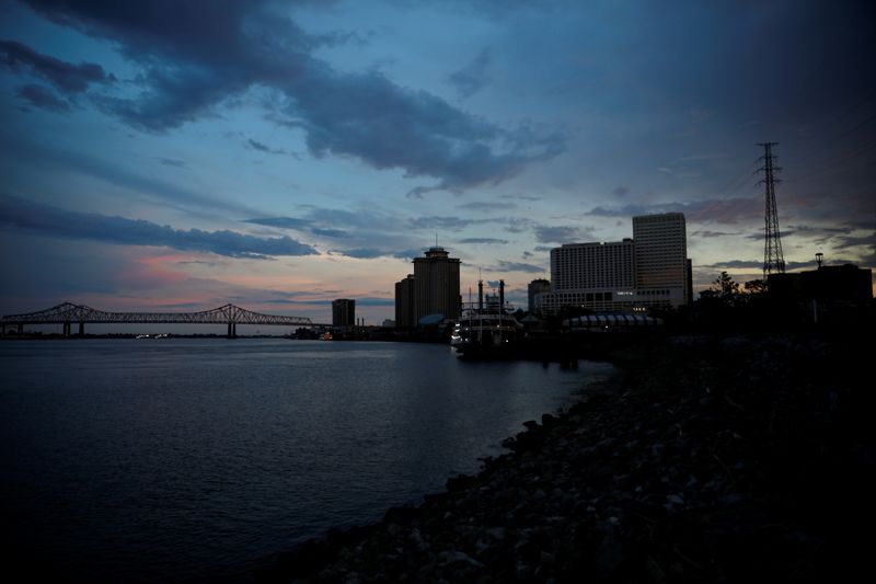 &copy; Reuters. FILE PHOTO: A view of Mississippi River at sunset during a blackout in the city after Hurricane Ida made landfall in Louisiana, in New Orleans, Louisiana, U.S. August 31, 2021. REUTERS/Marco Bello/File Photo