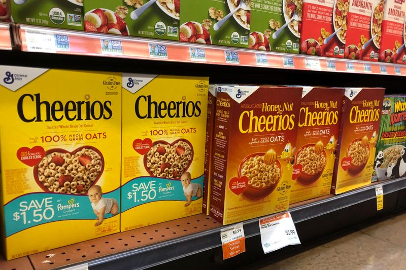 &copy; Reuters. General Mills Inc's Cheerios and Honey Nut Cheerios are displayed on the shelf of a Whole Foods Market store in Venice, California, U.S., March 17, 2018.   REUTERS/Lisa Baertlein