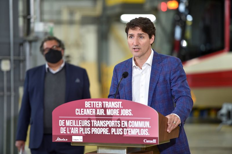 &copy; Reuters. FILE PHOTO: Canada's Prime Minister Justin Trudeau and Calgary Mayor Naheed Nenshi announce the beginning of construction on the Green Line at the Calgary Transit Oliver Bowen Maintenance Facility, in Calgary, Alberta, Canada July 7, 2021.  REUTERS/Mike S