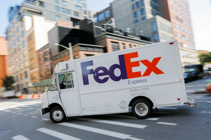 &copy; Reuters. Veículo de entrega de encomendas da FedEx, em Nova York. 3/9/2021. REUTERS/Andrew Kelly