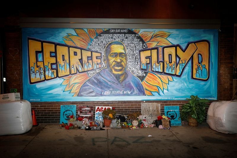 © Reuters. FILE PHOTO: A view of the George Floyd mural at 38th Street and Chicago Avenue a day before opening statements in the trial of former police officer Derek Chauvin, who is facing murder charges in the death of George Floyd, in Minneapolis, Minnesota, U.S., March 28, 2021. REUTERS/Octavio Jones/File Photo