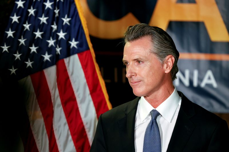 &copy; Reuters. FILE PHOTO: California Governor Gavin Newsom makes an appearance after the polls close on the recall election, at the California Democratic Party headquarters in Sacramento, California, U.S., September 14, 2021.  REUTERS/Fred Greaves