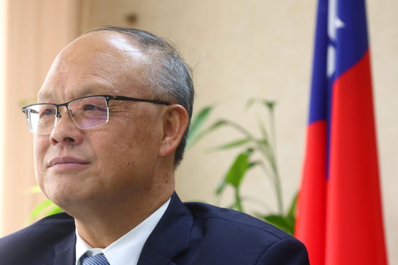 &copy; Reuters. 　台湾は２３日、中国が台湾より先に環太平洋連携協定（ＴＰＰ）に加入すれば、台湾の申請がリスクにさらされるとし、政治的な妨害に警戒感を示した。写真は台湾の通商交渉トップであ