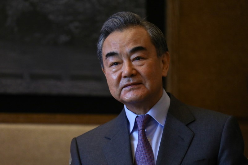 &copy; Reuters. وزير خارجية الصين وانغ يي في صورة من أرشيف رويترز.