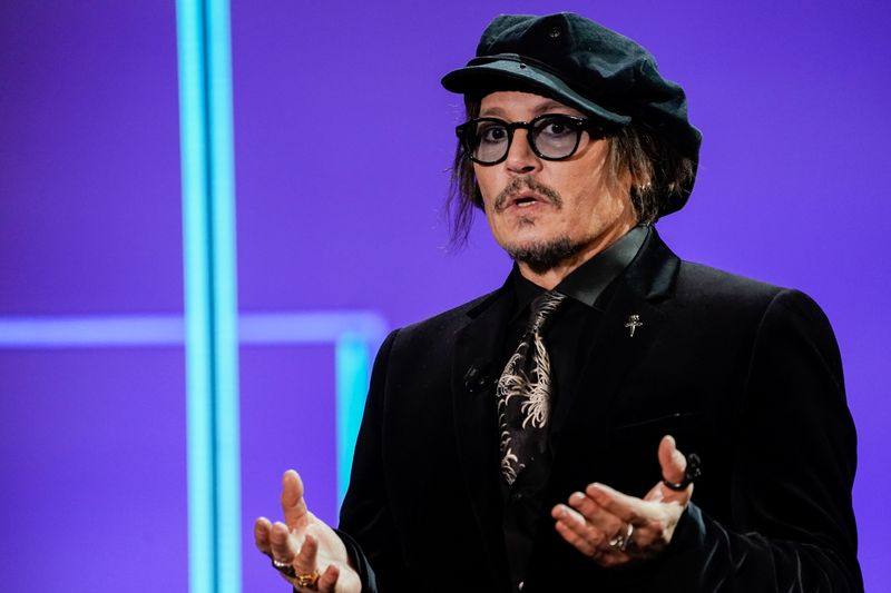 © Reuters. El actor Johnny Depp habla tras recibir el Premio Donostia en la 69ª edición del Festival Internacional de Cine de San Sebastián, en San Sebastián, España, 22 de septiembre de 2021. REUTERS/Vincent West