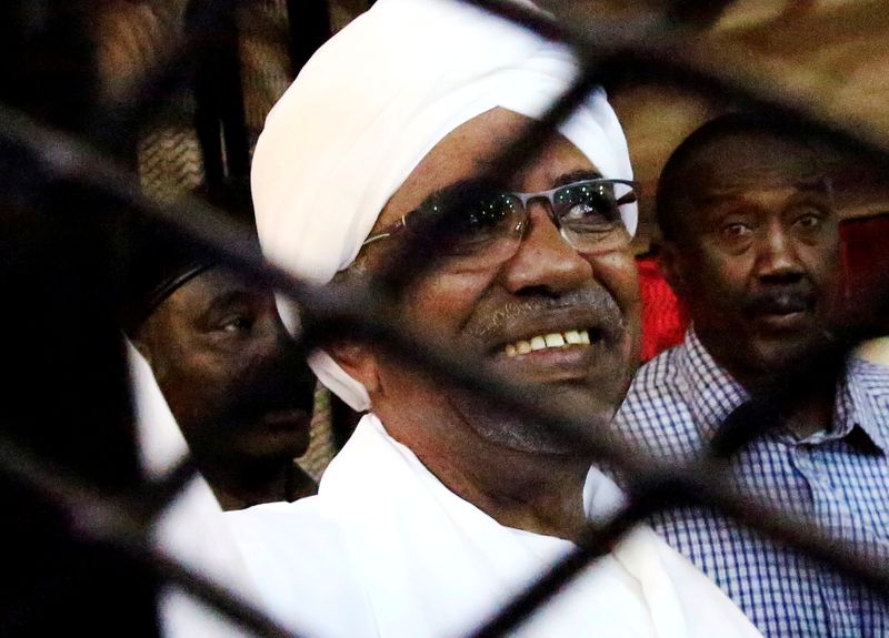 &copy; Reuters. FILE PHOTO: Sudan's former president Omar Hassan al-Bashir smiles as he is seen inside a cage at the courthouse where he is facing corruption charges, in Khartoum, Sudan August 31, 2019. REUTERS/Mohamed Nureldin Abdallah/File Photo