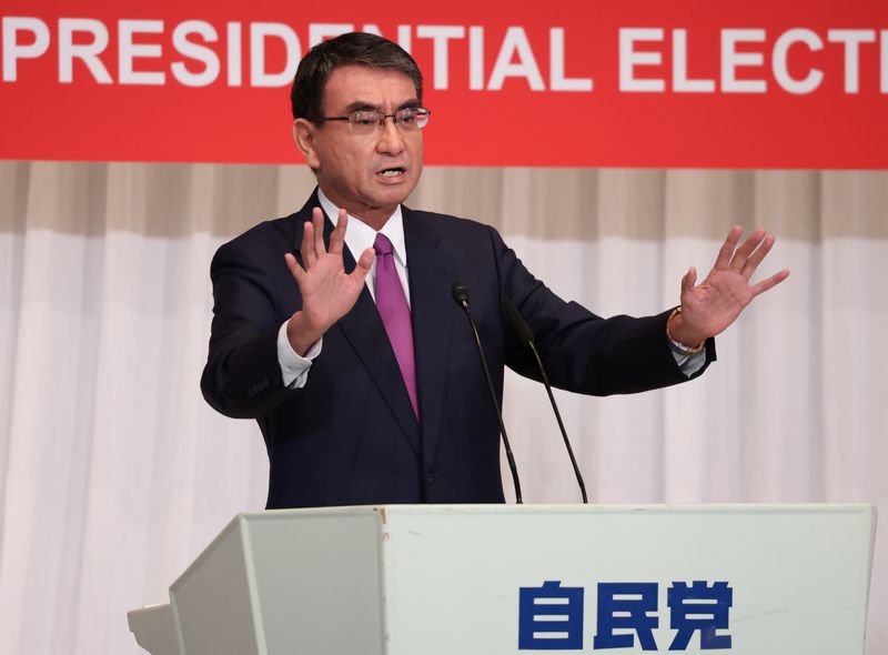 &copy; Reuters. FILE PHOTO: A candidate of the ruling Liberal Democratic Party (LDP) presidential election, Administrative Reform Minister Taro Kono delivers a campaign speech in Tokyo, Japan September 17, 2021. Yoshikazu Tsuno/Pool via REUTERS